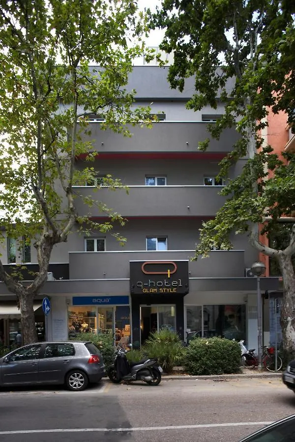Q Hotel Rimini 3*,